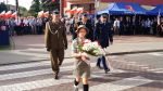 Złożenie kwiatów przez przedstawicieli służb mundurowych