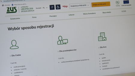 Strona internetowa ZUS przedstawiająca wybór sposobu rejestracji profilu na PUE/eZUS